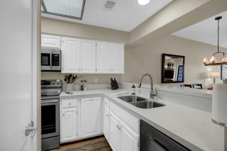 Luxury Riverfront Condo 1 BLK to Schlitterbahn! - New Braunfels - 6