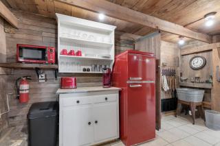 Gorgeous Barn Cabin 10min from Main St! - Fredericksburg - 7