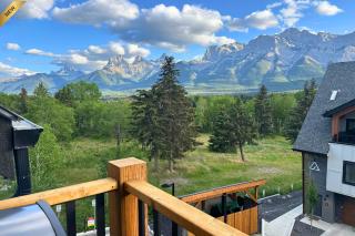 Golden Escape 2 Bdrm Mountain VIEWS - managed by Little Sister Getaways - Canmore - 6
