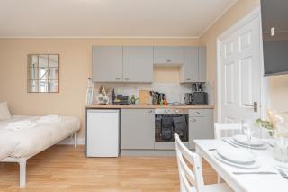 Open Mind Property - Studio for 4 Guests - Parking - Bournemouth - 4