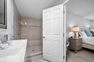 Canal Front Beach Home, Private Pool - 4