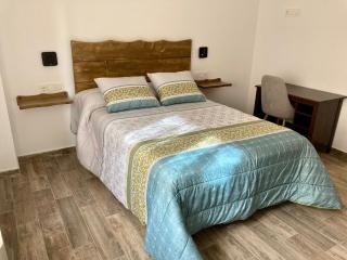 Rural getaway ideal for outdoor activities with jacuzzi - 8