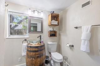 Tristian Suite Walk to Main Street - Fredericksburg - 8