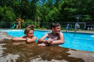 Sleeps 14 Pool Hot Tub Sauna Pickleball Arcade - Stroudsburg - 1