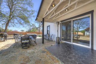 Brand New Private Pool and Hot-Tub Near Main! - Fredericksburg - 6