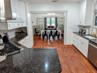 Brand New Private Pool and Hot-Tub Near Main! - Fredericksburg - 5