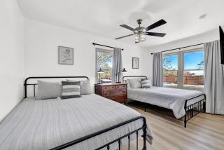 Brand New Private Pool and Hot-Tub Near Main! - Fredericksburg - 3