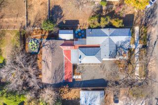 New! Luxurious Home with Wine Cellar & Firepit! - Fredericksburg - 9