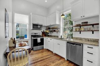 New! Luxurious Home with Wine Cellar & Firepit! - Fredericksburg - 8