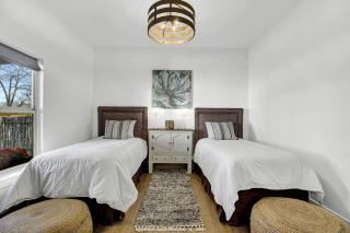New! Luxurious Home with Wine Cellar & Firepit! - Fredericksburg - 7