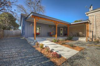 New! Luxurious Home with Wine Cellar & Firepit! - Fredericksburg - 2