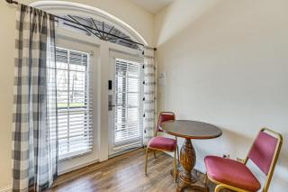 Quaint Naples Studio with Community Fitness Center - 4