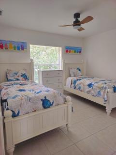 Coastal Escape 3-4 Min to Beach - Bonita Springs - 5
