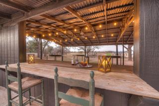 The Getaway: Hot-Tub-Grill-Outdoor Bar Area 1 mile to Downtown! - Fredericksburg - 8