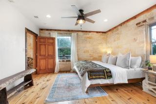 Luxury Home with Fire Pit & Hill Country Views - Luckenbach - 1