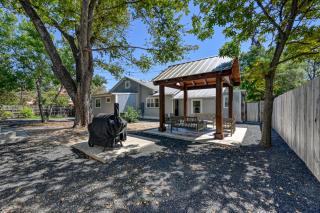 Modern Luxurious Home with game room - Fredericksburg - 3