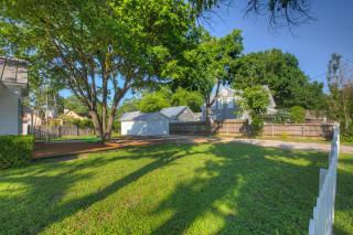 Stunning Home with Hot Tub & Grill Just 2 Blks from Main St! - Fredericksburg - 1