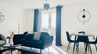 Entire Luxury 2 Bedroom Apartment - Quiet & Central with Free Parking - Birmingham - 9