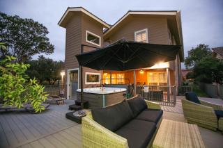 Luxury on Lake LBJ with Hot Tub Firepit & Boat Slip - Horseshoe Bay - 2