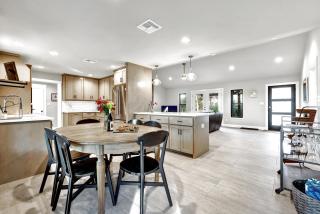 The Getaway: Hot-Tub-Grill-Outdoor Bar Area 1 mile to Downtown! - Fredericksburg - 1