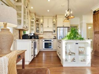 Charming Island Getaway - Kensington - 5