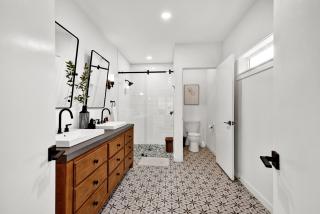 Harley House with Hot Tub & Grill - Historic District - Fredericksburg - 8