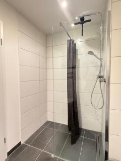 Kleines Glück Karlsruhe - Waschmaschine, SBahn, Regendusche, Fußbodenheizung - Karlsruhe - 3