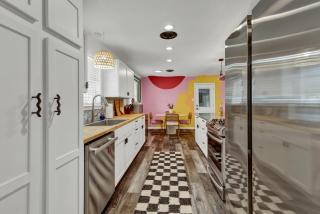 Eclectic Fun Haus with Hot Tub - 3 Min Drive to Main - Fredericksburg - 7