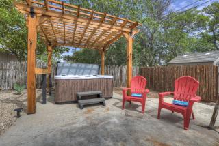 Eclectic Fun Haus with Hot Tub - 3 Min Drive to Main - Fredericksburg - 4