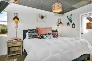 Coco Casita Hot Tub - 4 miles to Downtown Fred - Fredericksburg - 4