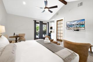 Schubert Inn Suite-B with Pool & Grill - Walk to Main - Fredericksburg - 8