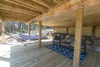 Texas Charm Cottage - 1 Block from the Lake & Hill Country Views - Canyon Lake - 2