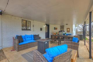Bayer Guest Haus-Hot Tub and Fire Pit - Fredericksburg - 3