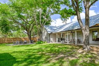 Luxury Haus - GREAT Backyard, Firepit, Bocce Ball! - Fredericksburg - 5