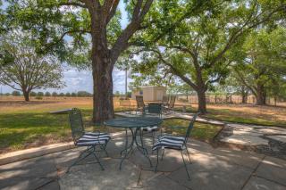 Spacious Home - Fire Pit, BBQ and Outdoor Seating! - Stonewall - 4