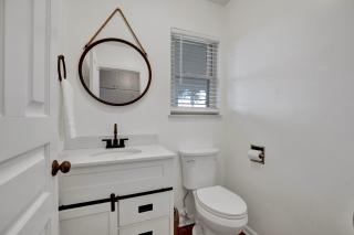 Spacious Home - Fire Pit, BBQ and Outdoor Seating! - Stonewall - 2