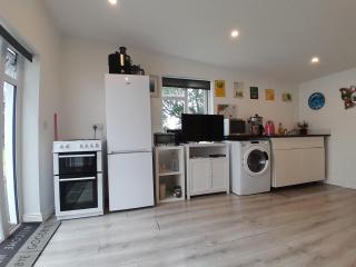 Butterfly Cottage Retreat - Private Studio Getaway - 9