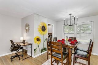 HotTub, King & PoolTable~East Wichita - 7