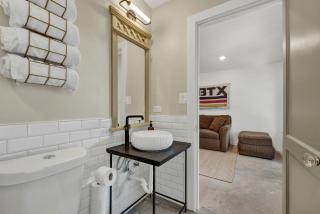 Historic Gem near Schlitterbahn - New Braunfels - 9