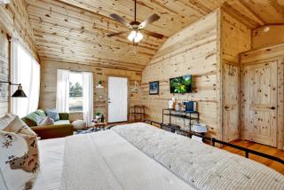 Rocky Ridge Cedar Cabin with Hot Tub & Amazing Views - Crabapple - 9