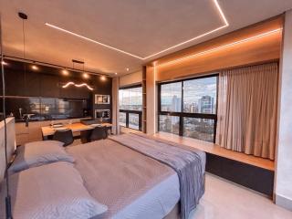 Apartamento Luxuoso no 8º andar - Campo Grande - 0
