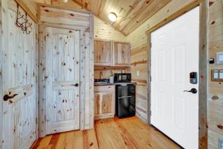 Rocky Ridge Cedar Cabin with Hot Tub & Amazing Views - Crabapple - 4