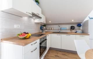 Beautiful Apartment In Milna - Milna - 4