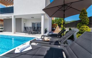 2 Bedroom Lovely Apartment In Obrovac - Obrovac - 1