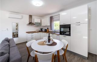 2 Bedroom Lovely Apartment In Obrovac - 7