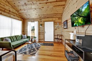 Rocky Ridge Cedar Cabin with Hot Tub & Amazing Views - Crabapple - 3