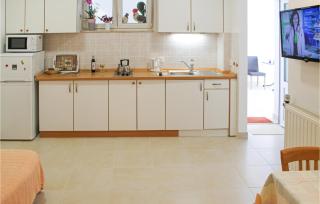 1 Bedroom Gorgeous Apartment In Podgora - 9