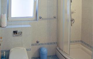 1 Bedroom Gorgeous Apartment In Podgora - 4