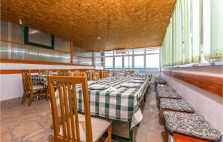 Gorgeous Home In Jesenice Dugi Rat - 7