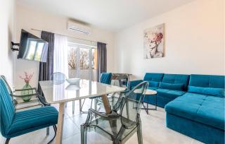 Gorgeous Home In Jesenice Dugi Rat - 9